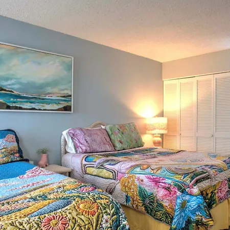 Inviting Virginia Beach Condo With Community Pool